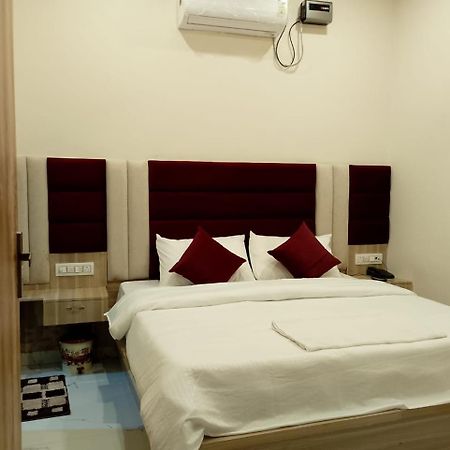 מטורה Hotel Lr Delite Inn מראה חיצוני תמונה