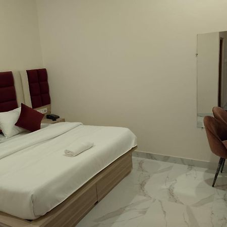 מטורה Hotel Lr Delite Inn מראה חיצוני תמונה