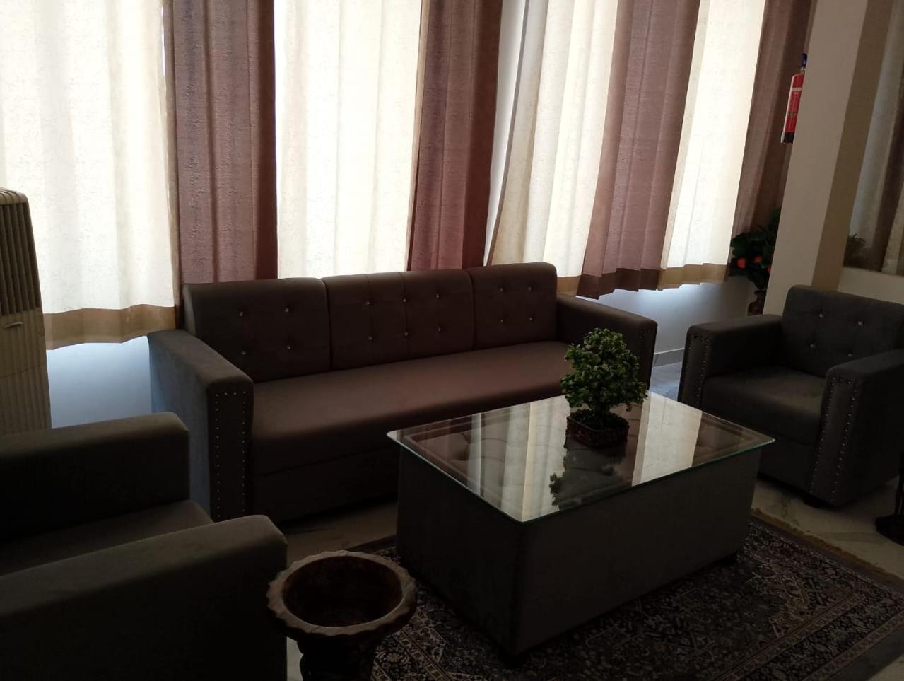 מטורה Hotel Lr Delite Inn מראה חיצוני תמונה