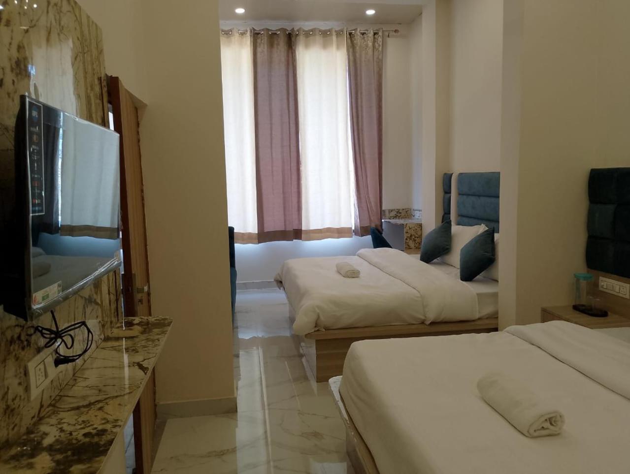 מטורה Hotel Lr Delite Inn מראה חיצוני תמונה