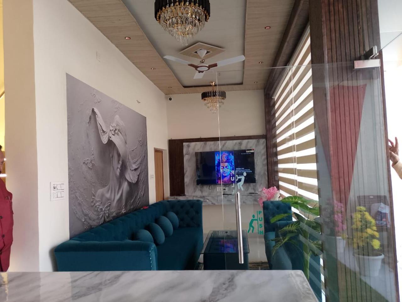 מטורה Hotel Lr Delite Inn מראה חיצוני תמונה